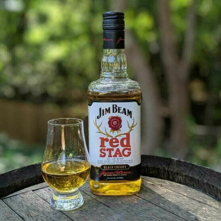 Ликер Jim Beam Red Stag Cherry 0,7л 32,5% + Royal Club Ginger Ale купить