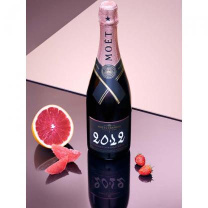 Шампанське Moet + Chandon Grand Vintage Rose сухе рожеве 0,75 л 11-13% у подарун. упаковці Вина та ігристі на RUMKA. Тел: 067 173 0358. Доставка, гарантія, кращі ціни!