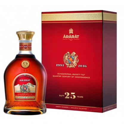 Бренді вірменське Ararat 25 років витримки у подарунковій упаковці 0,75л 40% Міцні напої на RUMKA. Тел: 067 173 0358. Доставка, гарантія, кращі ціни!