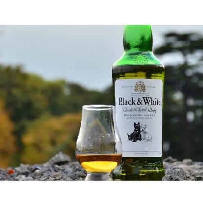 Виски Black&amp;White выдержка 6 лет 1л 40% Бленд (Blended) в RUMKA. Тел: 067 173 0358. Доставка, гарантия, лучшие цены!