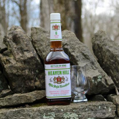 Бурбон Heaven Hill Distilleries Old Style White Bourbon 0,75 л 40% Бурбон в RUMKA. Тел: 067 173 0358. Доставка, гарантия, лучшие цены!