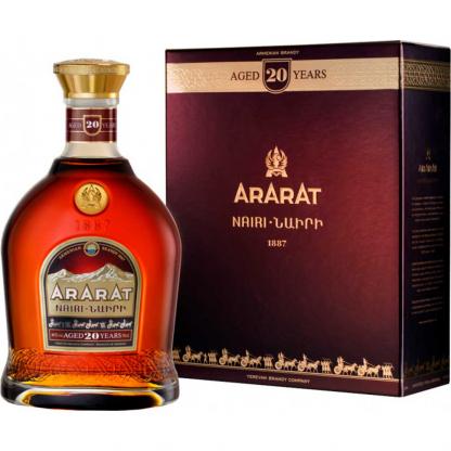 Бренди Ararat Nairi 20 лет выдержки в подарочной коробке 0,7 л 40% Коньяк и бренди в RUMKA. Тел: 067 173 0358. Доставка, гарантия, лучшие цены!