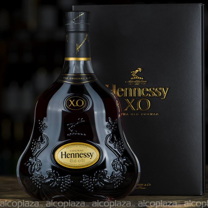 Коньяк Hennessy XO 20 років витримки 0,7 л 40% в подарунковій упаковці купити