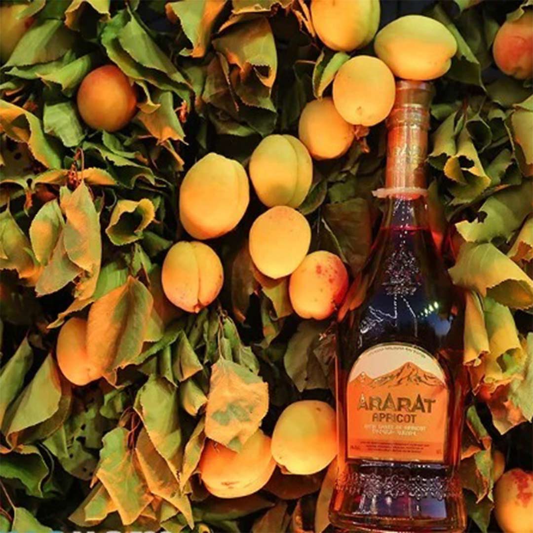Напиток крепкий алкогольный Ararat Apricot 0,5л 30% в коробке в Украине