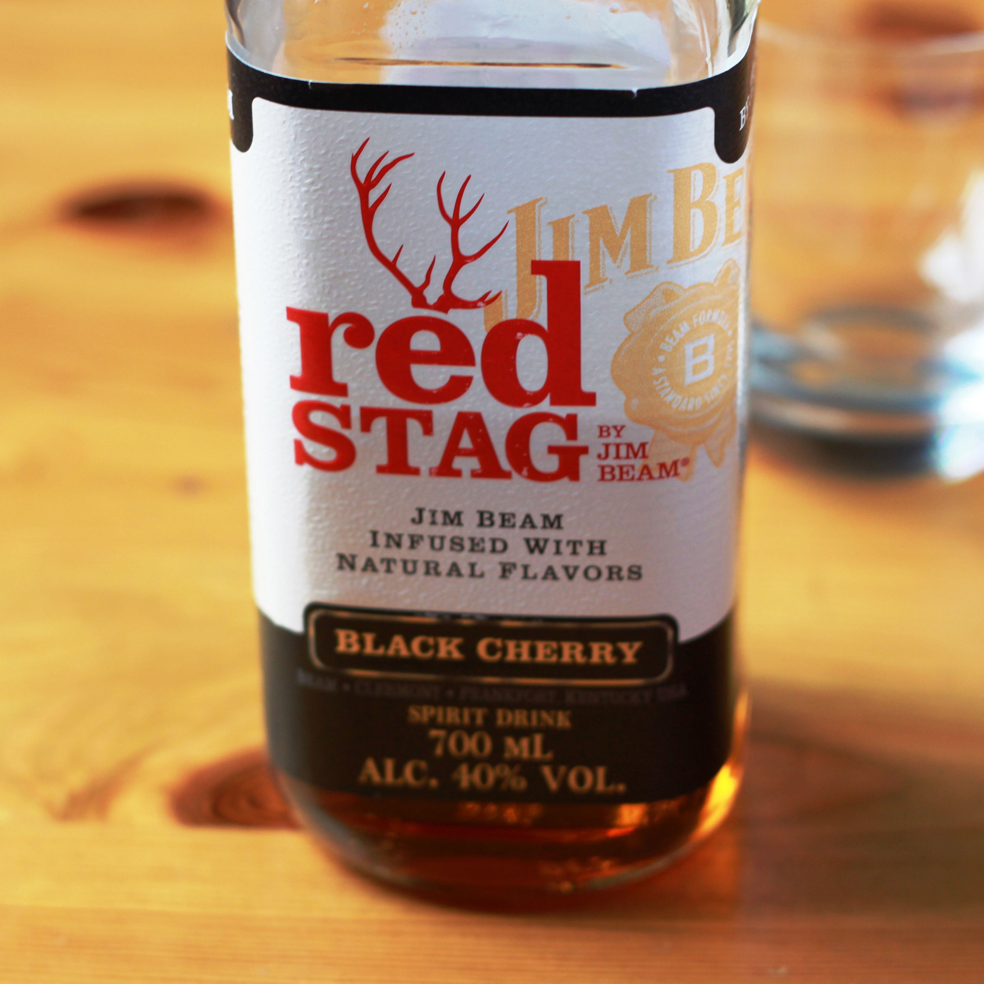Ликер Jim Beam Red Stag Cherry 0,5л 32,5% в Украине