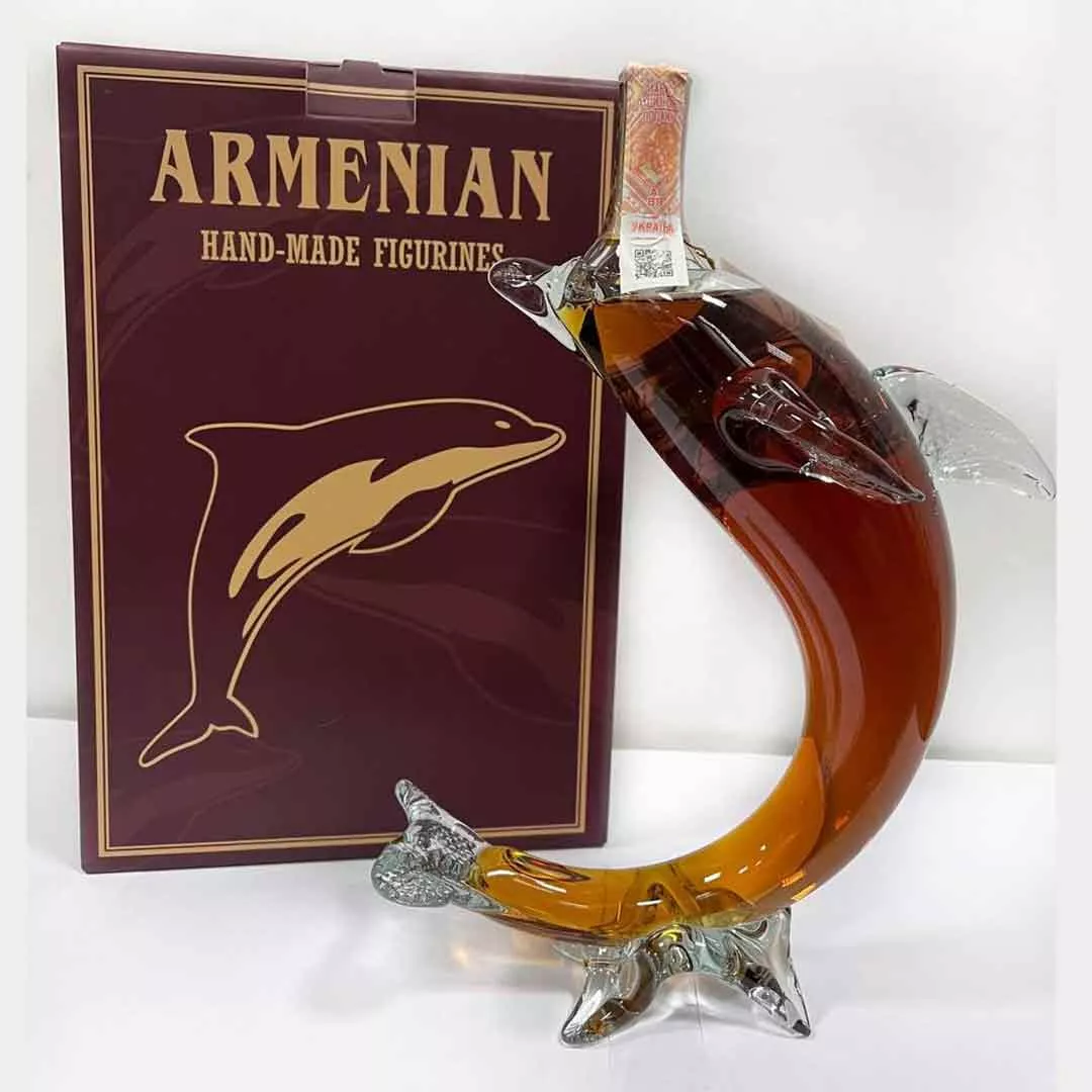 Коньяк вірменський П'ять Зірок Дельфін 5 років витримки 0,5л 40%