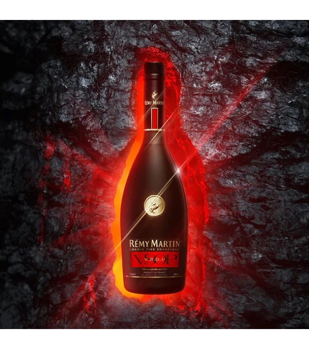 Коньяк Remy Martin VSOP 0,7л 40% в подарочной упаковке купить