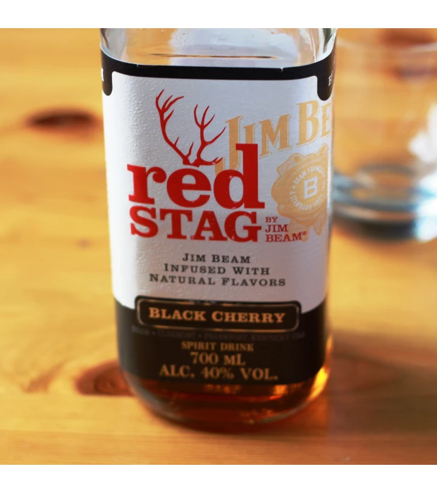 Лікер Jim Beam Red Stag Cherry 0,7л 32,5% в Україні