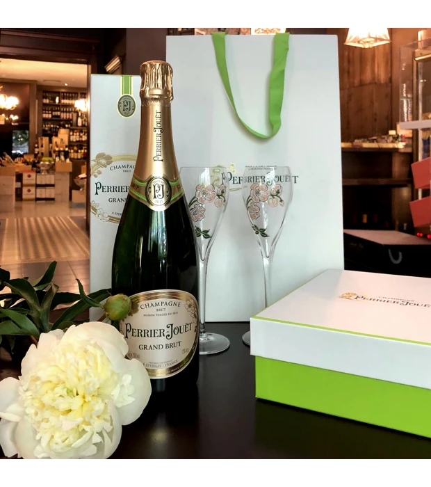 Шампанское Perrier Jouet Grand Brut 0,75 л 12% в коробке в Украине